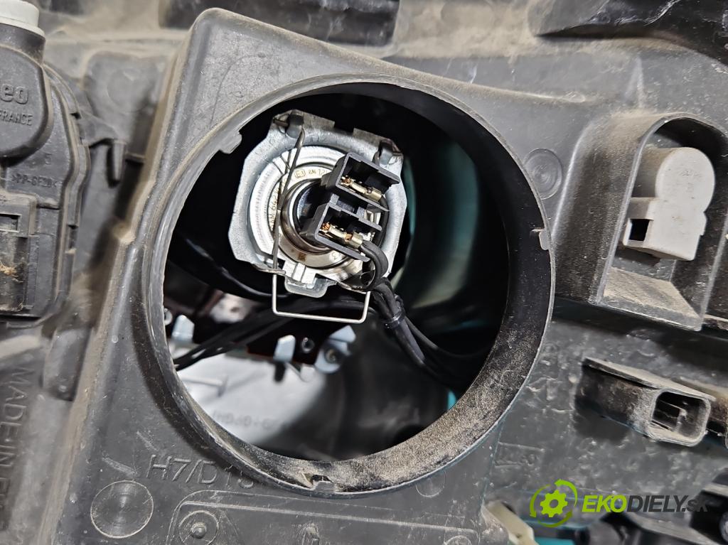 Renault Laguna III 2007-2015 2.0 16V 140 HP manual 103 kW 1997 cm3 5- Reflektor: pravý 260100033R (Svetlo predné pravé)