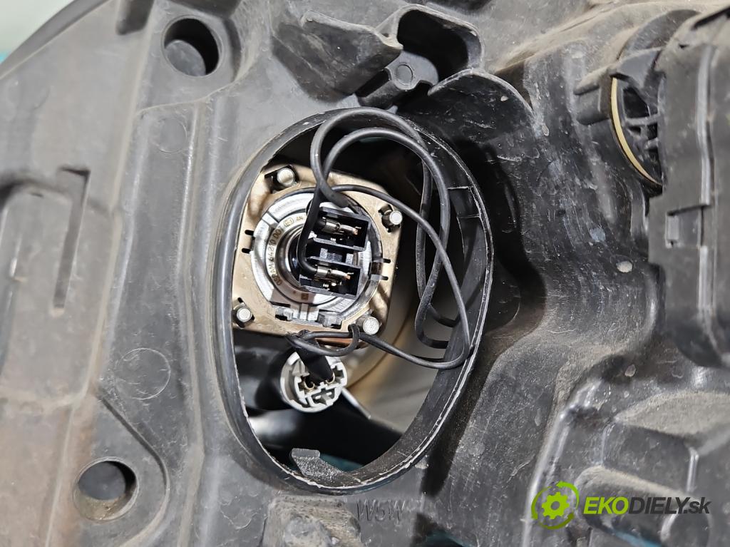 Renault Laguna III 2007-2015 2.0 16V 140 HP manual 103 kW 1997 cm3 5- Reflektor: pravý 260100033R (Svetlo predné pravé)