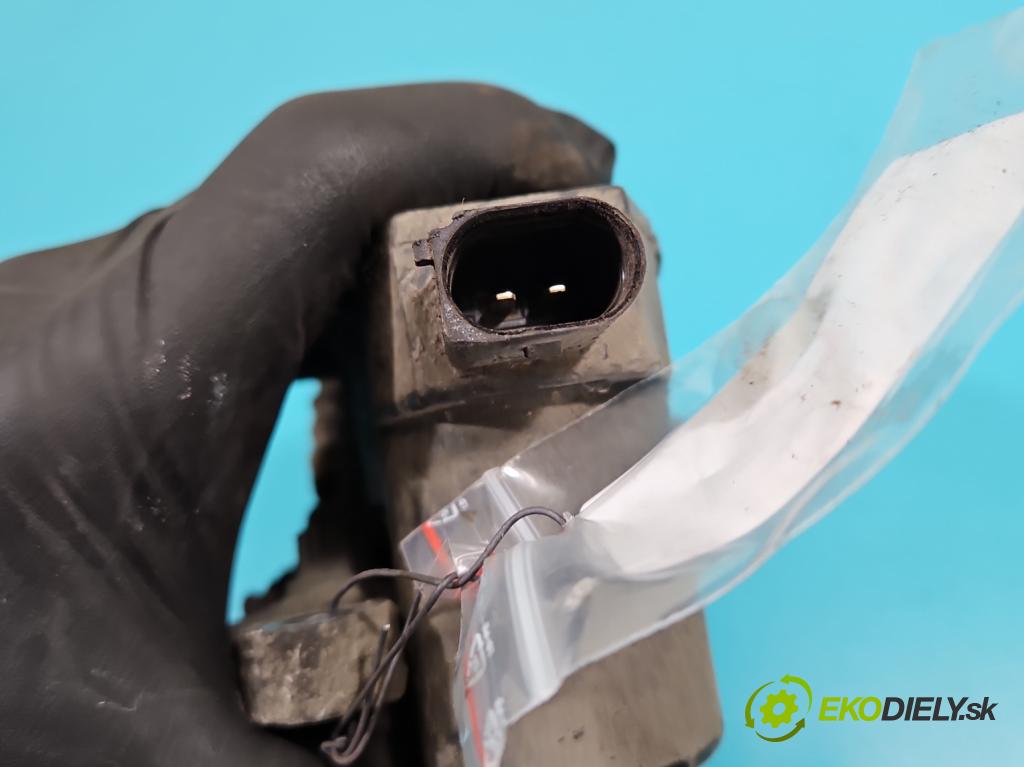 Hyundai I40 1.7 crdi 136 HP manual 100 kW 1685 cm3 5- brzdič zadné pravý  (Kľučka dverí ostatné)