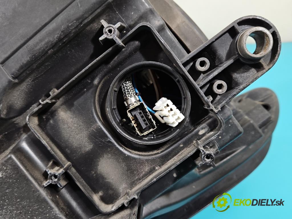 Vw Passat CC 2008-2016 2.0 tdi 140 hp automatic 103 kW 1968 cm3 4- světlo pravý 3C8941752J (Pravé)