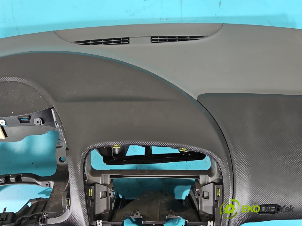 Seat Toledo III 2004-2009 1.6 SR 102 HP manual 75 kW 1595 cm3 5- kokpit,pristrojová doska rozdeľovacia