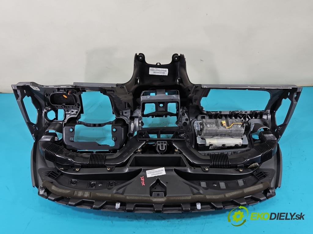 Seat Toledo III 2004-2009 1.6 SR 102 HP manual 75 kW 1595 cm3 5- kokpit,pristrojová doska rozdeľovacia