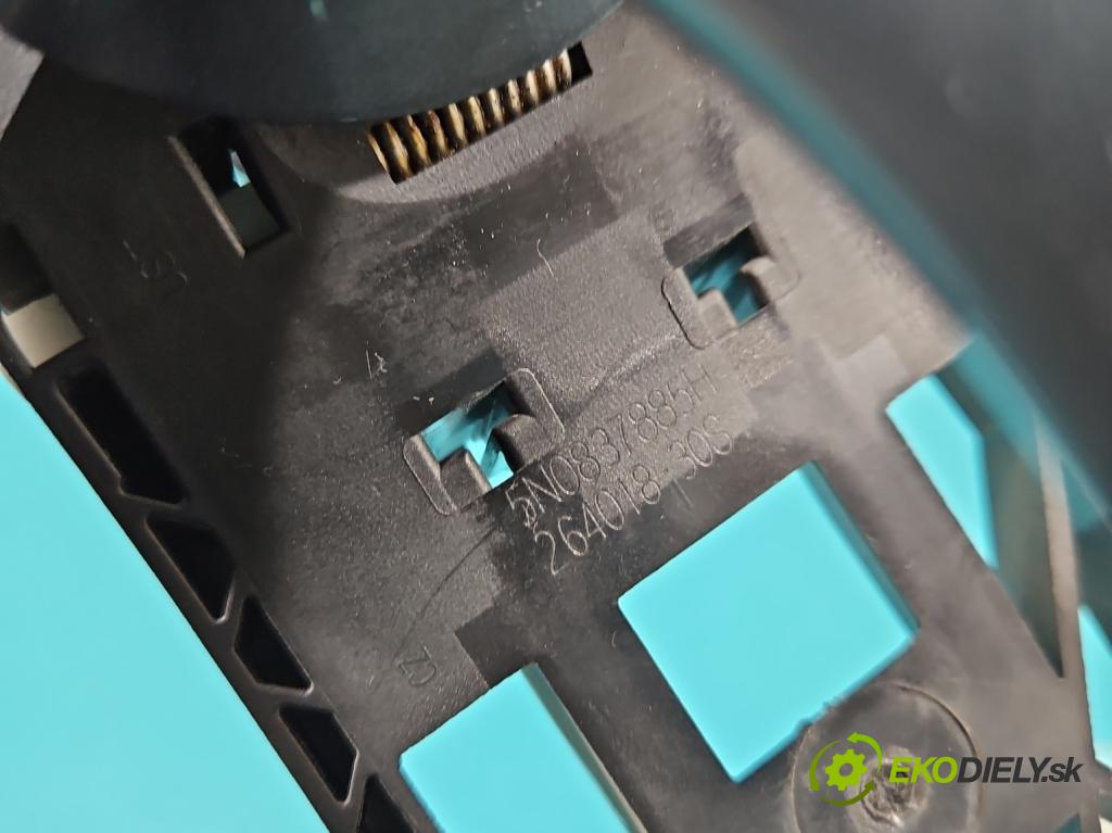 Skoda Karoq 2017- 1.5 TSI 150 HP automatic 110 kW 1498 cm3 5- rukoväť predné ľavé mimo:  (Kľučka dverí vonkajšia predná ľavá)