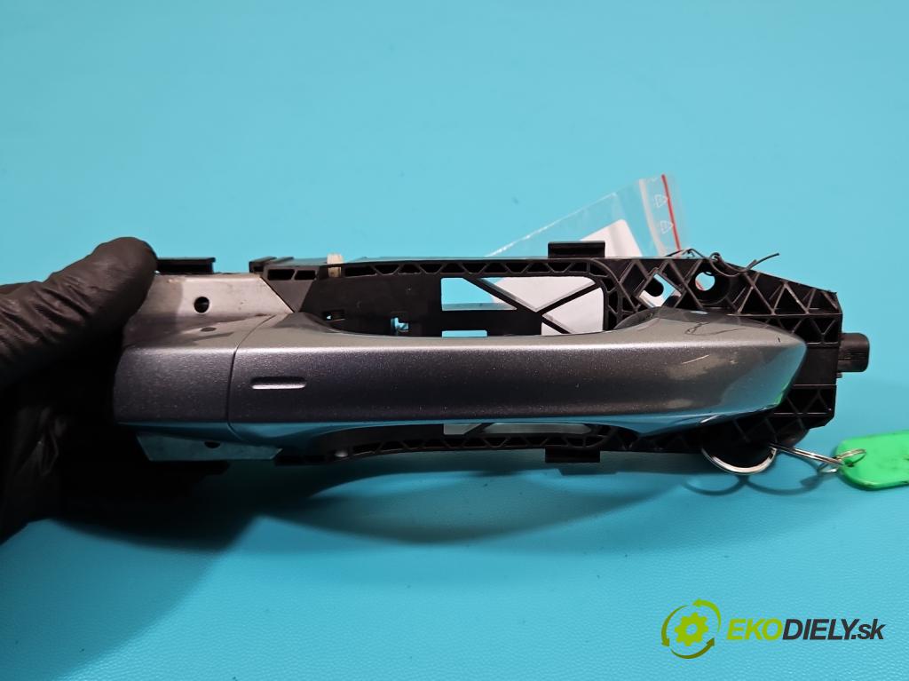 Skoda Karoq 2017- 1.5 TSI 150 HP automatic 110 kW 1498 cm3 5- rukoväť predné ľavé mimo:  (Kľučka dverí vonkajšia predná ľavá)