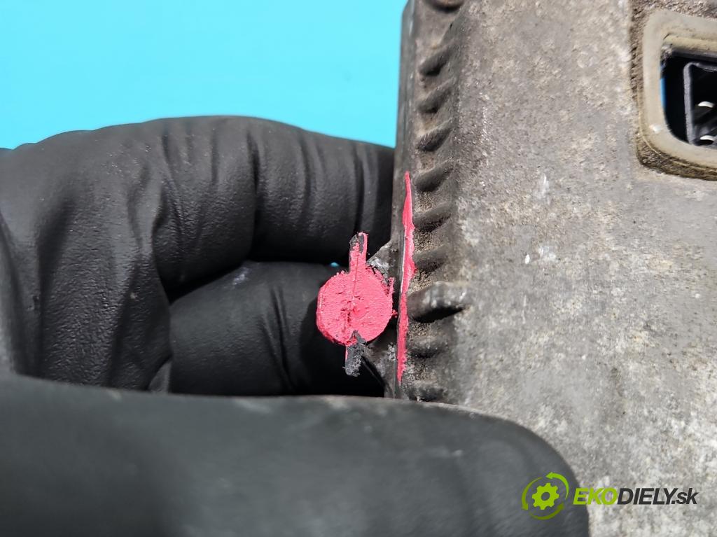 Peugeot 407 3.0 V6 211KM automatic 155 kW 2946 cm3 4- střídač: xenon 1307329095 (Riadiaca jednotka xenónu)