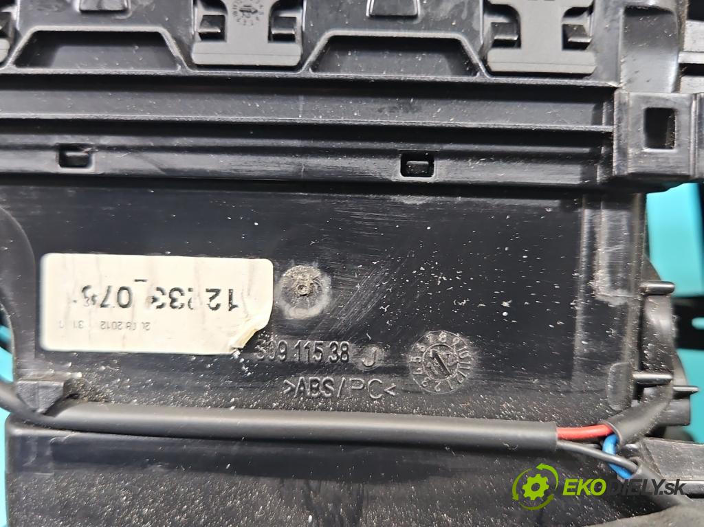 Vw Passat CC 2008-2016 2.0 tdi 140 HP automatic 103 kW 1968 cm3 4- Mřížka: kúrenia stredová 3AB819728A (Mriežka kúrenia (fukár))