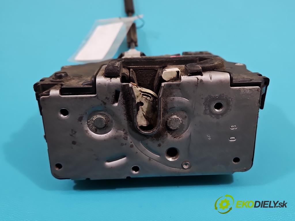 Fiat Punto Grande 1.2 8V 69KM manual 51 kW 1242 cm3 5- zámek zadní pravý 51903247