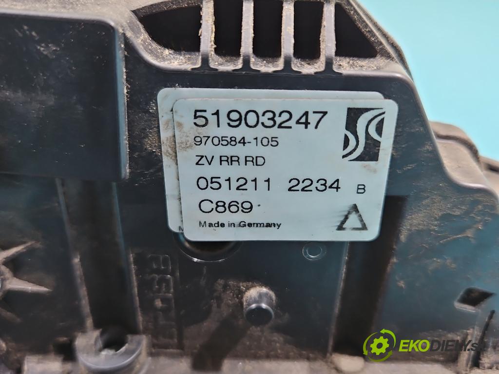 Fiat Punto Grande 1.2 8V 69KM manual 51 kW 1242 cm3 5- zámek zadní pravý 51903247