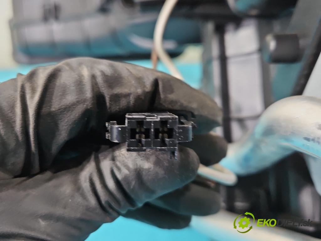 Dacia Lodgy 2012-2022 1.6 8V 82 hp manual 60,5 kW 1598 cm3 5- radiátor  (Radiátory topení)