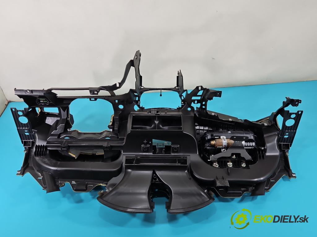 Ford C-Max II 2010-2019 1.6 tdci 116 HP manual 85 kW 1560 cm3 5- kokpit,pristrojová doska rozdeľovacia