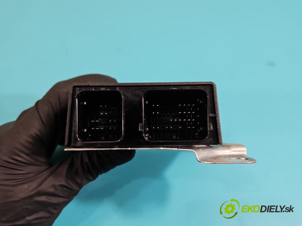 Ford C-Max II 2010-2019 1.6 tdci 116 HP manual 85 kW 1560 cm3 5- kokpit,pristrojová doska rozdeľovacia