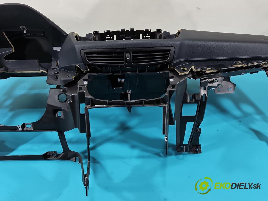 Ford C-Max II 2010-2019 1.6 tdci 116 HP manual 85 kW 1560 cm3 5- kokpit,pristrojová doska rozdeľovacia