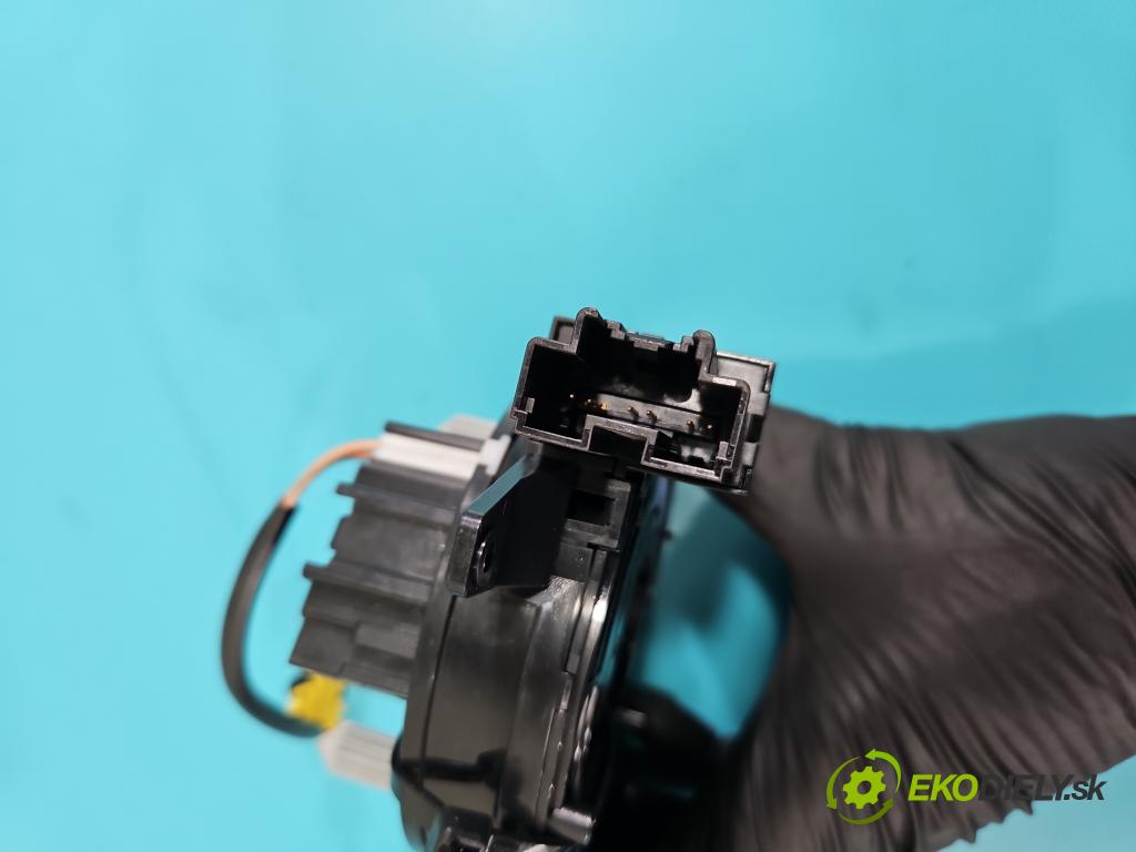 Ford C-Max II 2010-2019 1.6 tdci 116 HP manual 85 kW 1560 cm3 5- kokpit,pristrojová doska rozdeľovacia