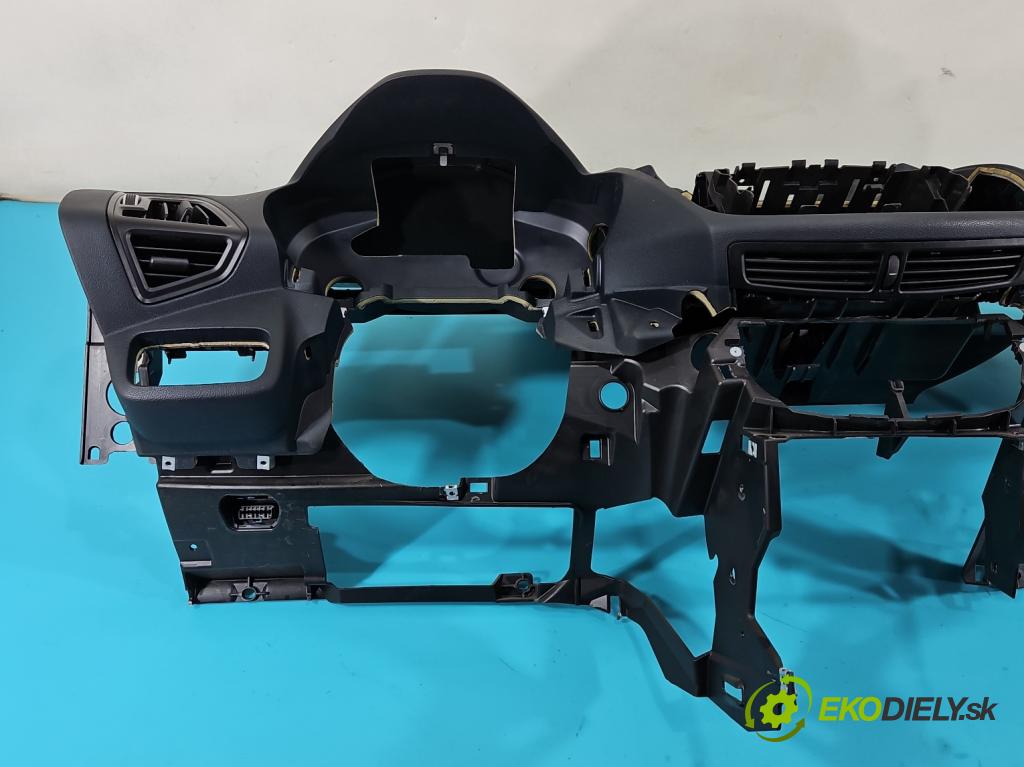 Ford C-Max II 2010-2019 1.6 tdci 116 HP manual 85 kW 1560 cm3 5- kokpit,pristrojová doska rozdeľovacia