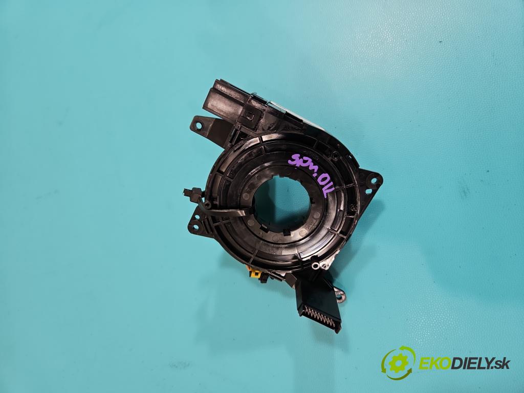 Ford C-Max II 2010-2019 1.6 tdci 116 HP manual 85 kW 1560 cm3 5- kokpit,pristrojová doska rozdeľovacia