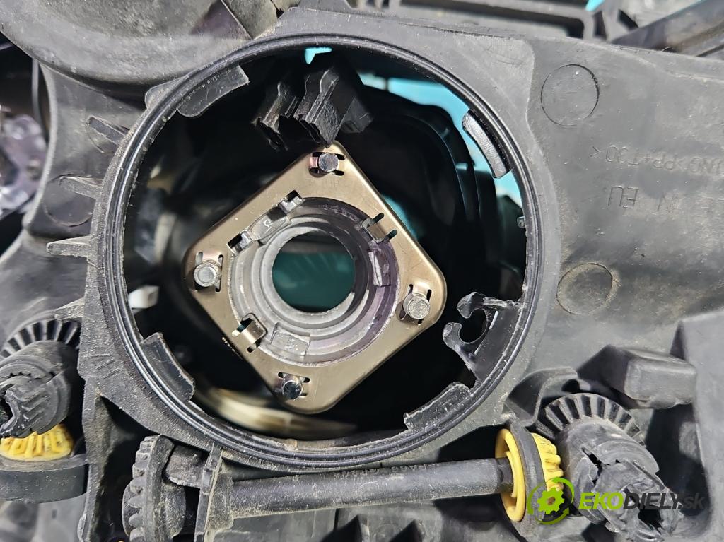 Opel Vectra C 2002-2008 1.9 cdti 120 HP manual 88 kW 1910 cm3 5- Reflektor: ľavý  (Kľučka dverí ostatné)