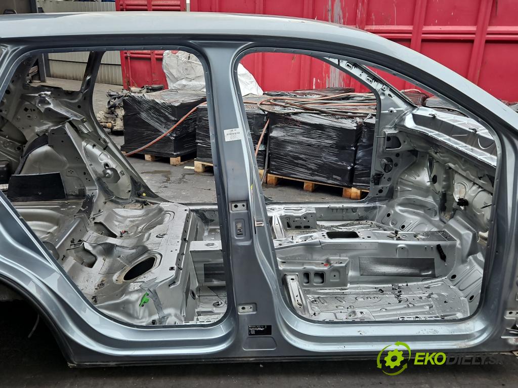 Skoda Karoq 2017- 1.5 TSI 150 HP automatic 110 kW 1498 cm3 5- Práh: pravý  (Karoséria ostatné)