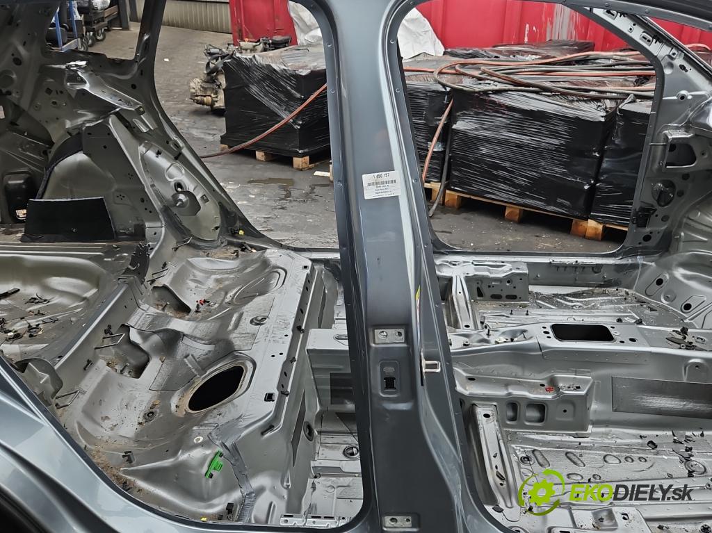 Skoda Karoq 2017- 1.5 TSI 150 hp automatic 110 kW 1498 cm3 5- práh pravý  (Ostatní)