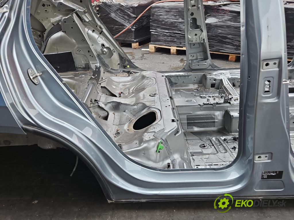 Skoda Karoq 2017- 1.5 TSI 150 hp automatic 110 kW 1498 cm3 5- práh pravý  (Ostatní)