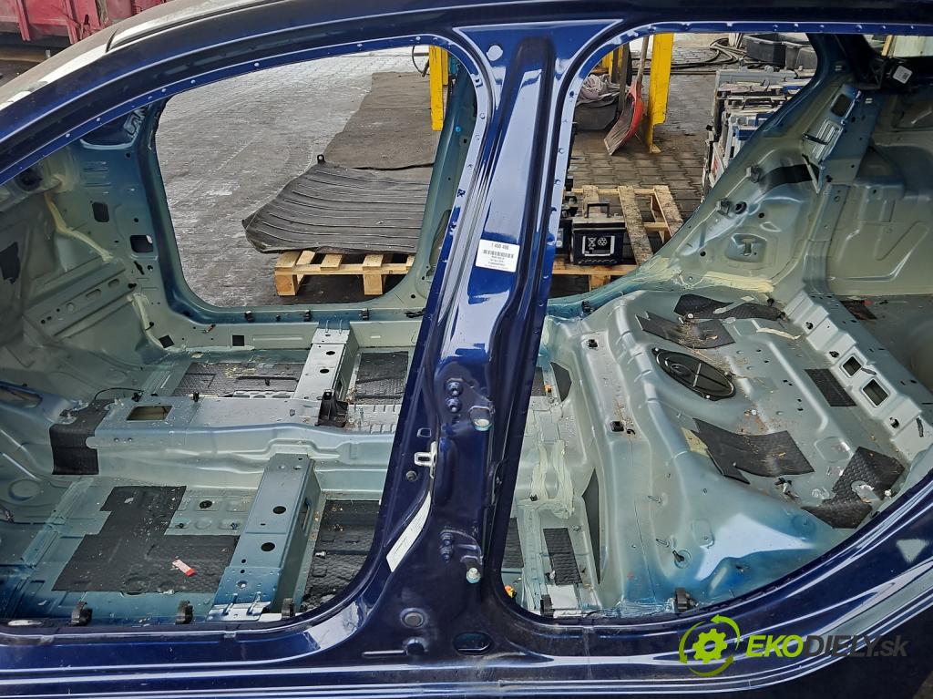 Fiat Tipo II 2015- 1.4 16V 95 hp manual 70 kW 1368 cm3 5- práh levý  (Ostatní)