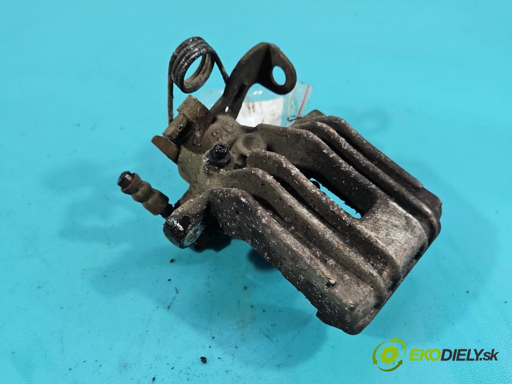 Audi A4 B6 2000-2004 2.0 FSI 150 hp manual 110 kW 1984 cm3 4- brzdič zadní levý  (Klika dveří ostatní)