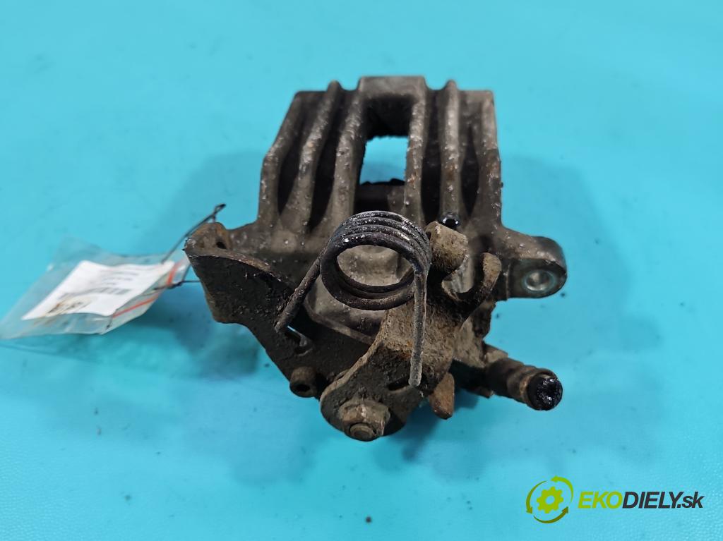 Audi A4 B6 2000-2004 2.0 FSI 150 hp manual 110 kW 1984 cm3 4- brzdič zadní levý  (Klika dveří ostatní)