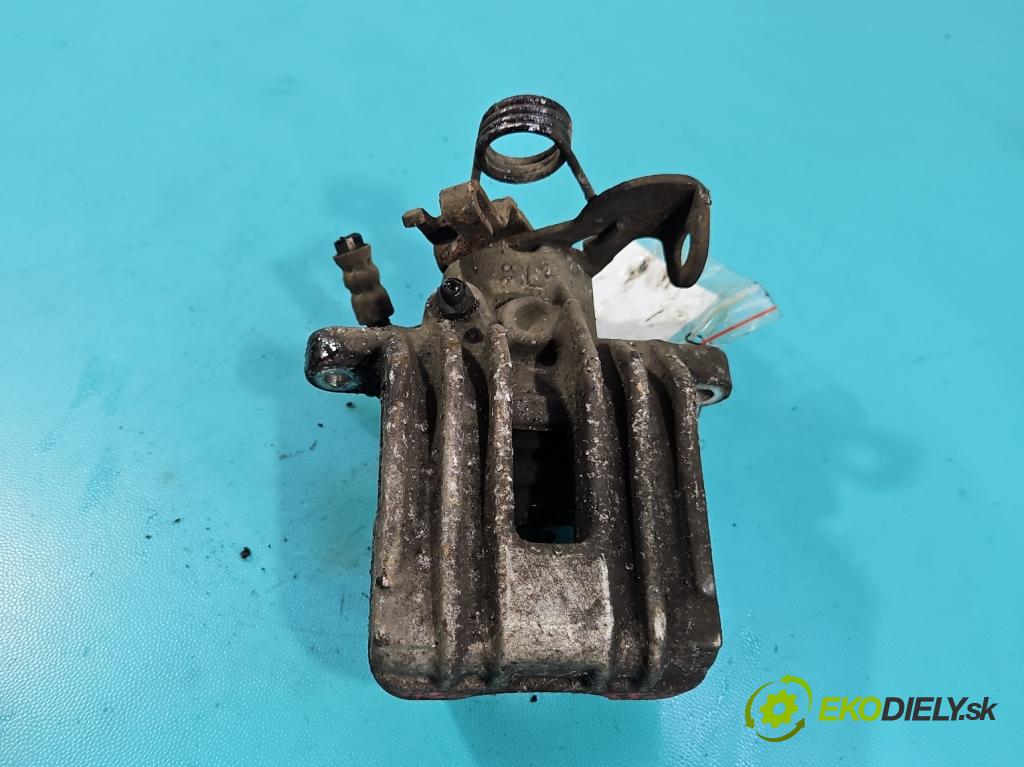 Audi A4 B6 2000-2004 2.0 FSI 150 hp manual 110 kW 1984 cm3 4- brzdič zadní levý  (Klika dveří ostatní)