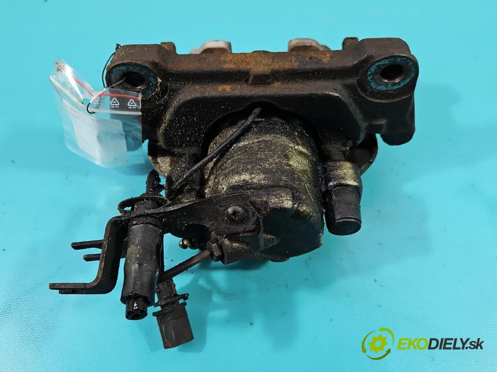 Audi A4 B6 2000-2004 2.0 FSI 150 HP manual 110 kW 1984 cm3 4- brzdič predné ľavý  (Kľučka dverí ostatné)