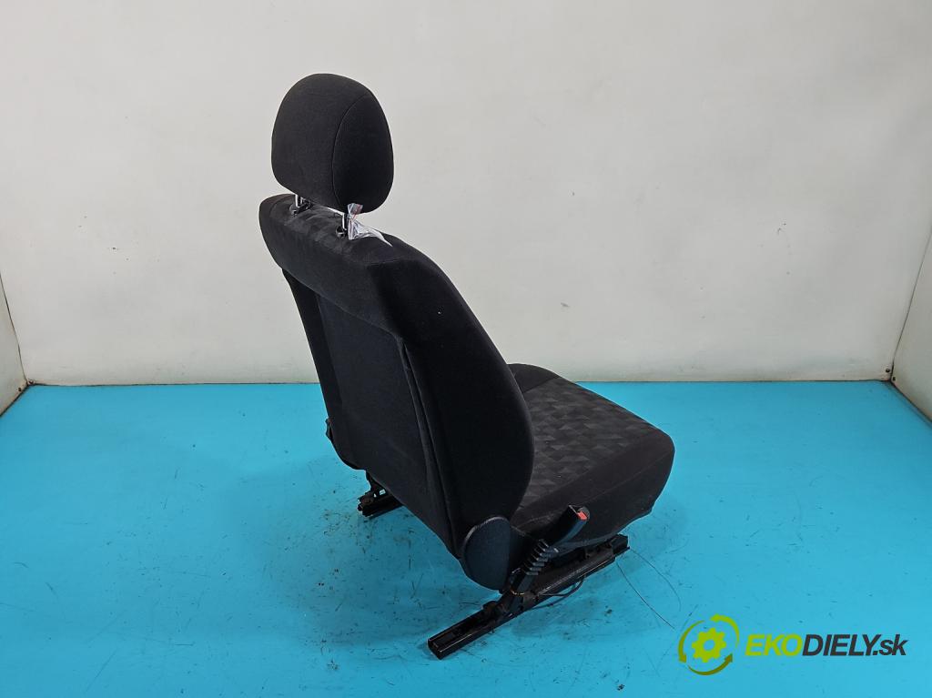 Opel Astra II 1998-2009 1.6 16V 101 HP manual 74 kW 1598 cm3 5- Sedačka ľavý  (Sedadlo)