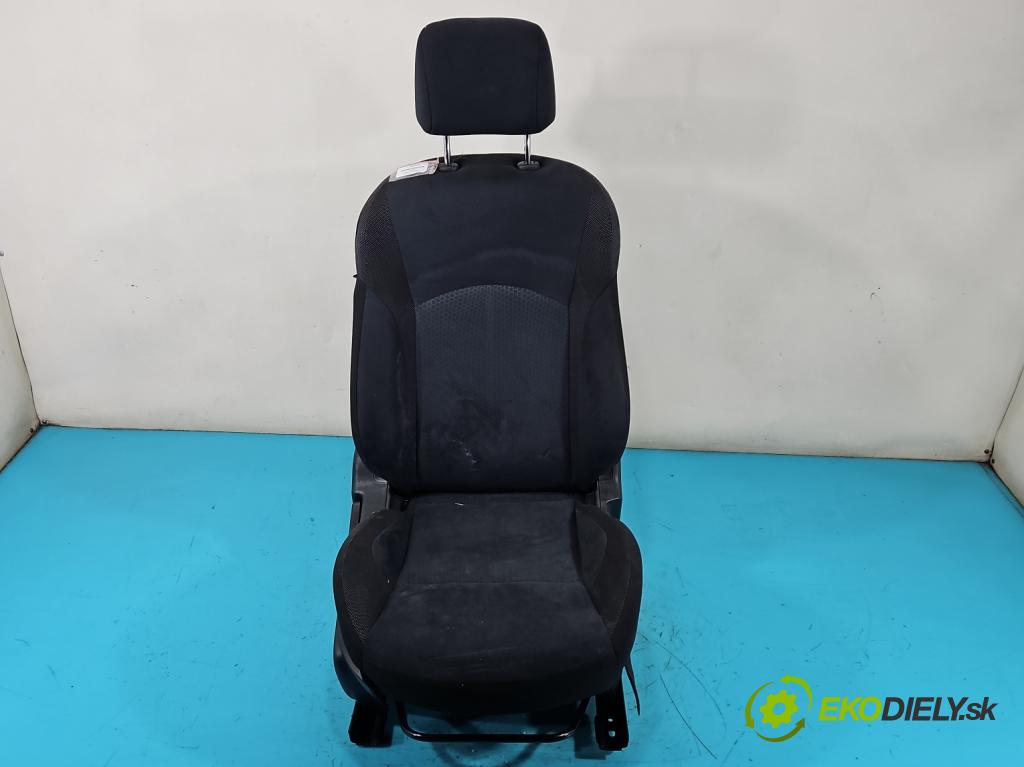 Nissan Juke I 2010-2019 1.2 T 116 HP manual 85 kW 1197 cm3 5- Sedačka pravý  (Sedačka, sedadlo)