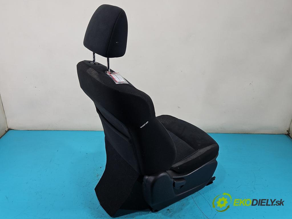 Nissan Juke I 2010-2019 1.2 T 116 HP manual 85 kW 1197 cm3 5- Sedačka pravý  (Sedačka, sedadlo)