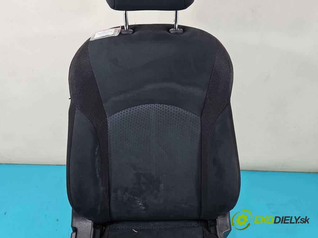 Nissan Juke I 2010-2019 1.2 T 116 HP manual 85 kW 1197 cm3 5- Sedačka pravý  (Sedačka, sedadlo)