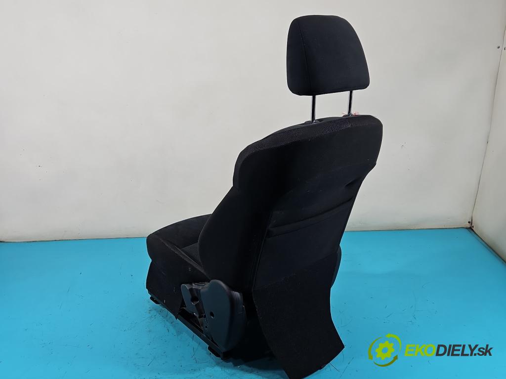 Nissan Juke I 2010-2019 1.2 T 116 HP manual 85 kW 1197 cm3 5- Sedačka pravý  (Sedačka, sedadlo)