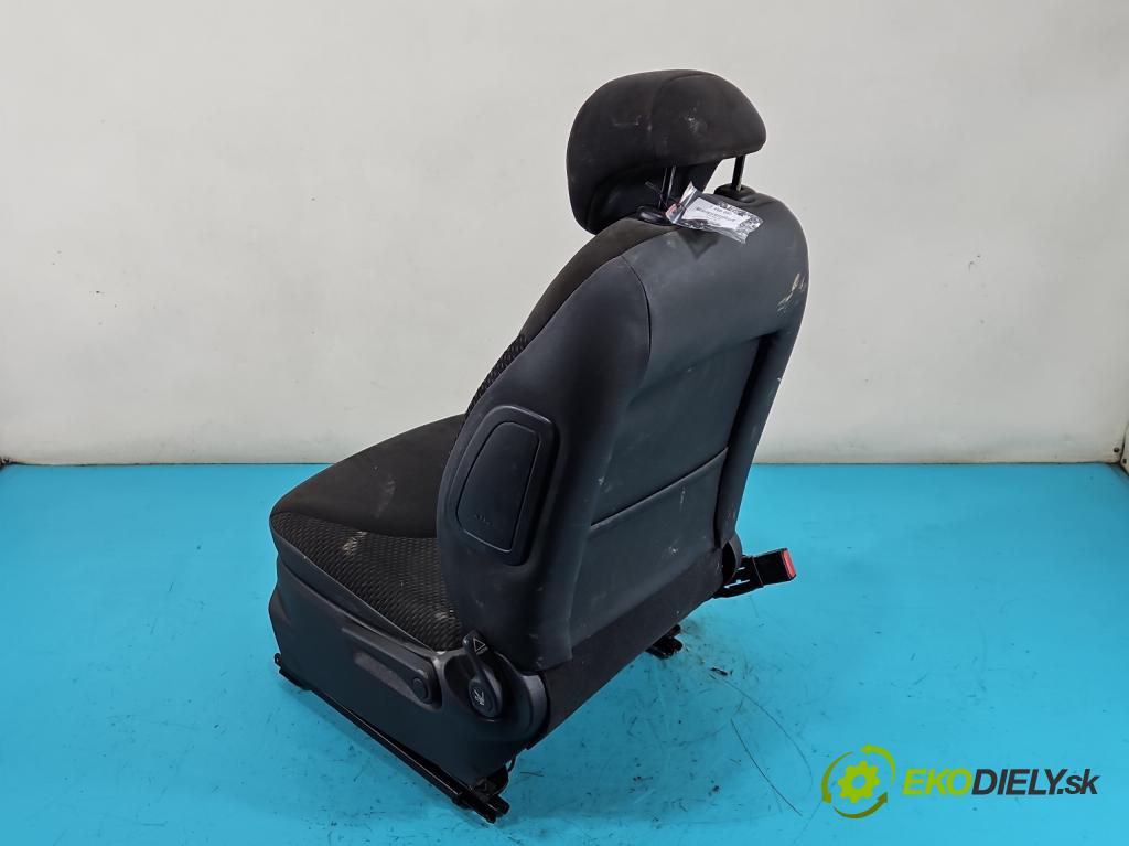 Citroen C2 1.1 8V 60 HP manual 44 kW 1124 cm3 3- Sedačka ľavý  (Sedadlo)