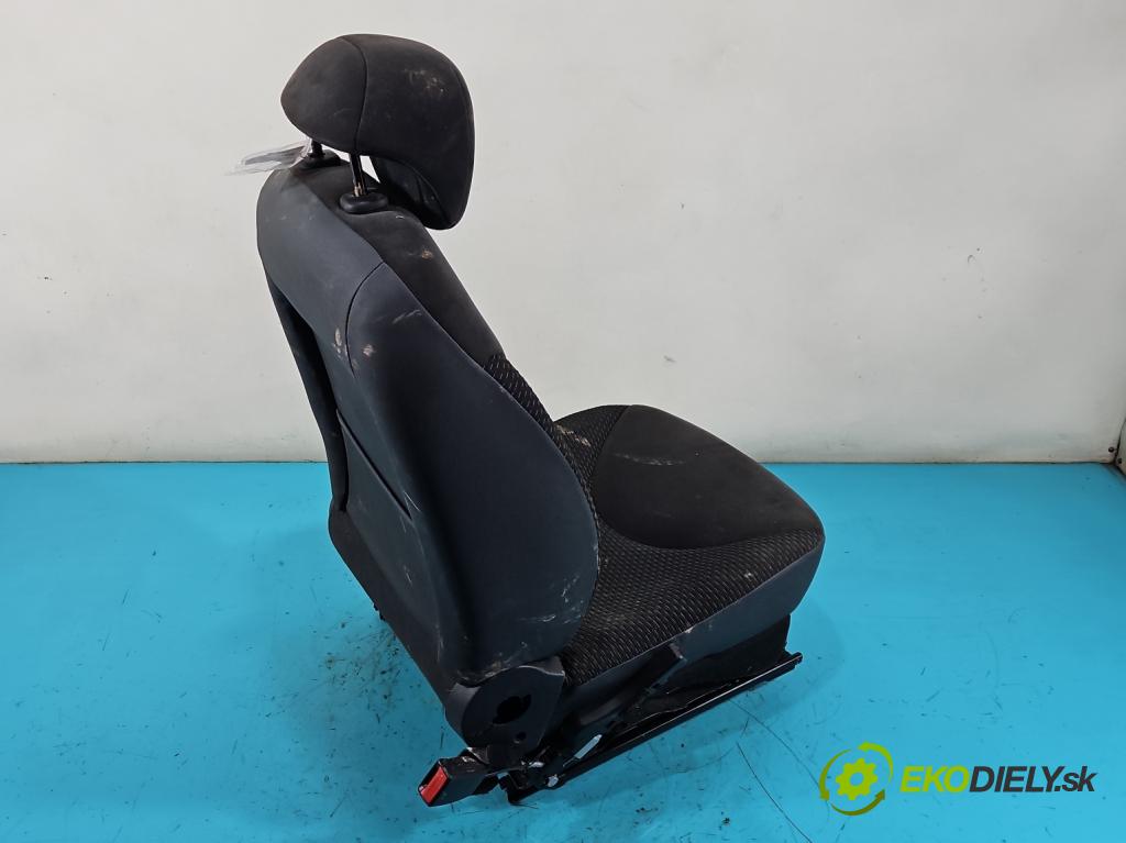 Citroen C2 1.1 8V 60 HP manual 44 kW 1124 cm3 3- Sedačka ľavý  (Sedadlo)