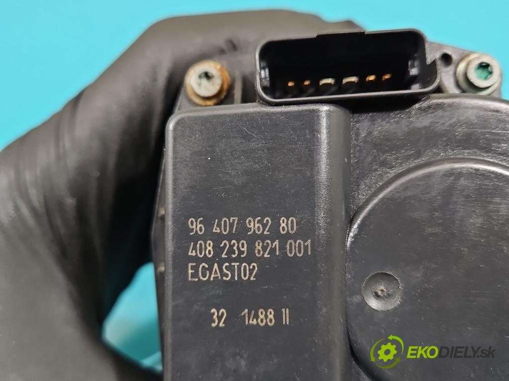 Citroen C2 1.1 8V 60 HP manual 44 kW 1124 cm3 3- klapka 9640796280 (Škrtiaca klapka)