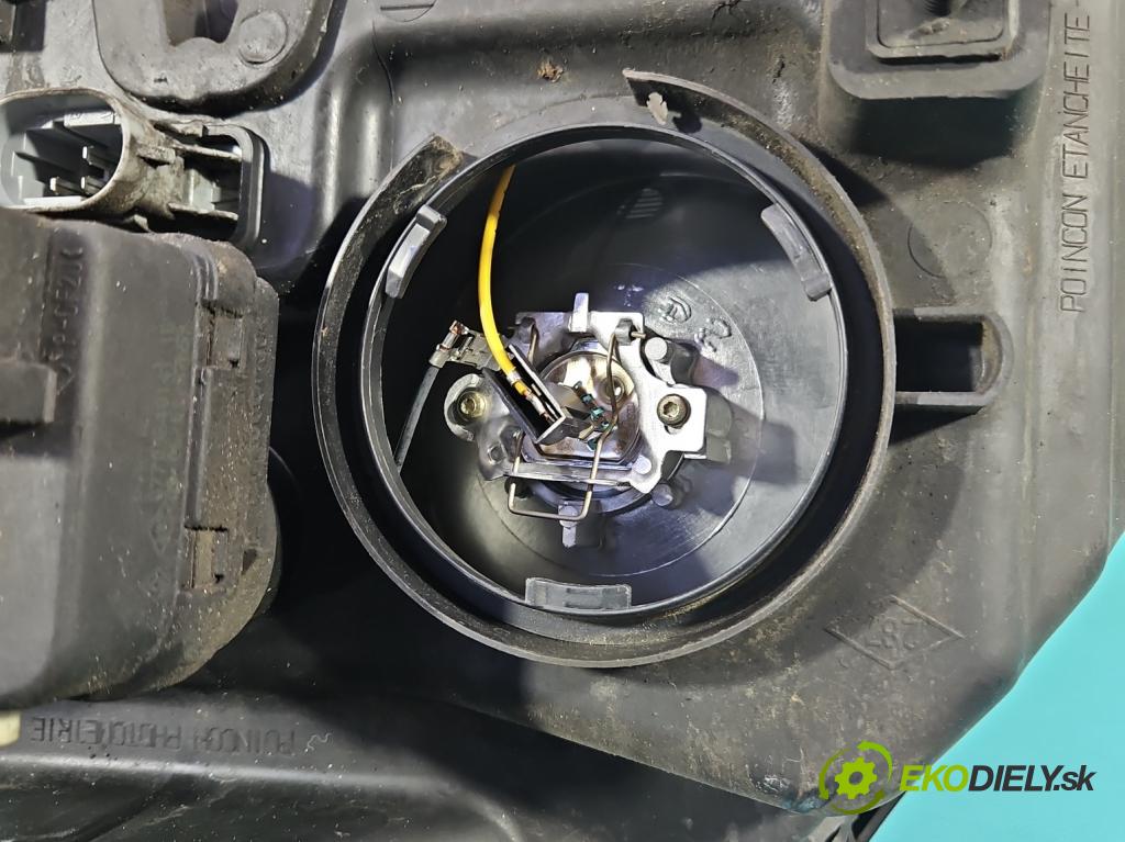 Renault Scenic I 1996-2003 1.6 16V 107 HP manual 79 kW 1598 cm3 5- Reflektor: pravý  (Svetlo predné pravé)