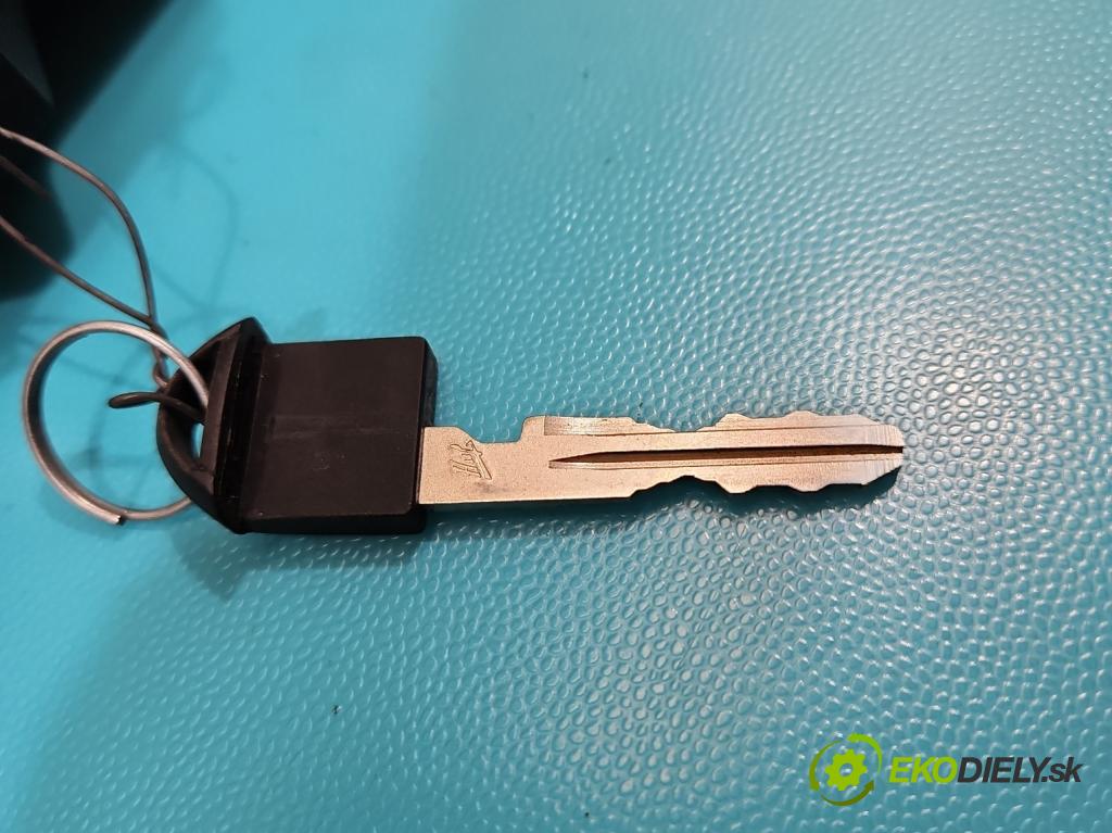 Nissan Juke I 2010-2019 1.2 T 116 HP manual 85 kW 1197 cm3 5- rukoväť predné ľavé mimo:  (Kľučka dverí vonkajšia predná ľavá)