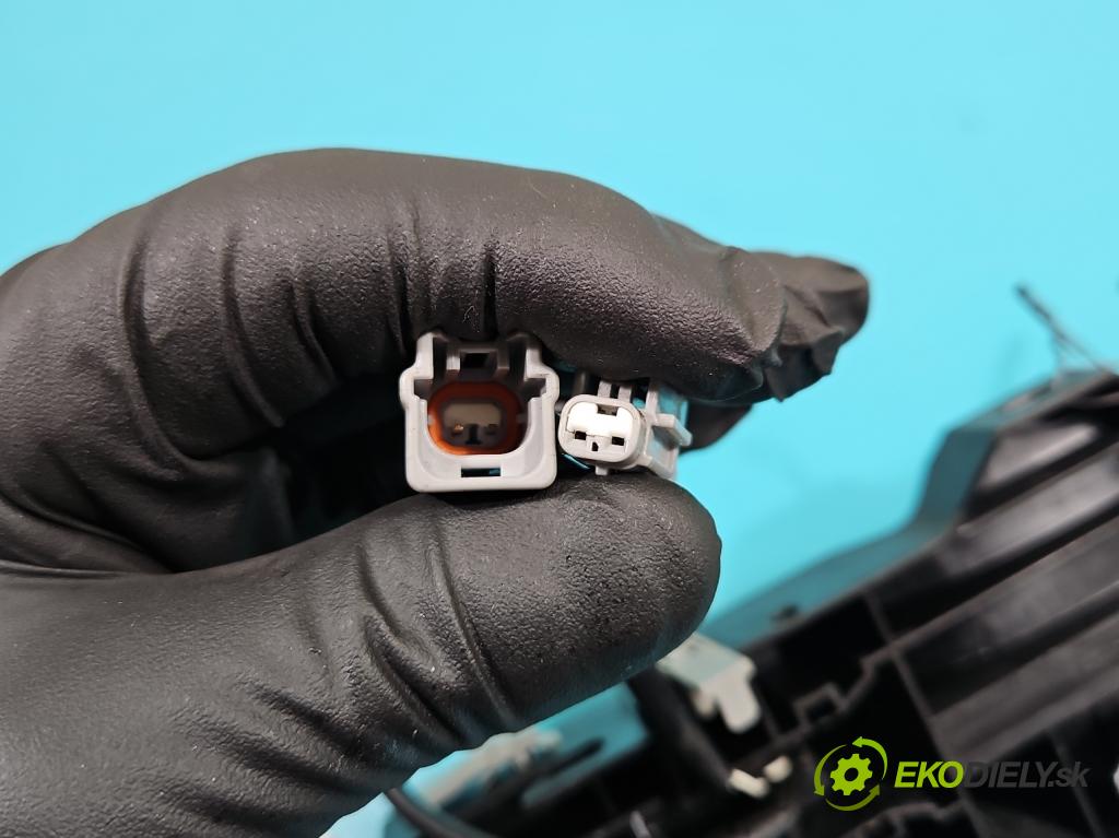 Nissan Juke I 2010-2019 1.2 T 116 HP manual 85 kW 1197 cm3 5- rukoväť predné ľavé mimo:  (Kľučka dverí vonkajšia predná ľavá)