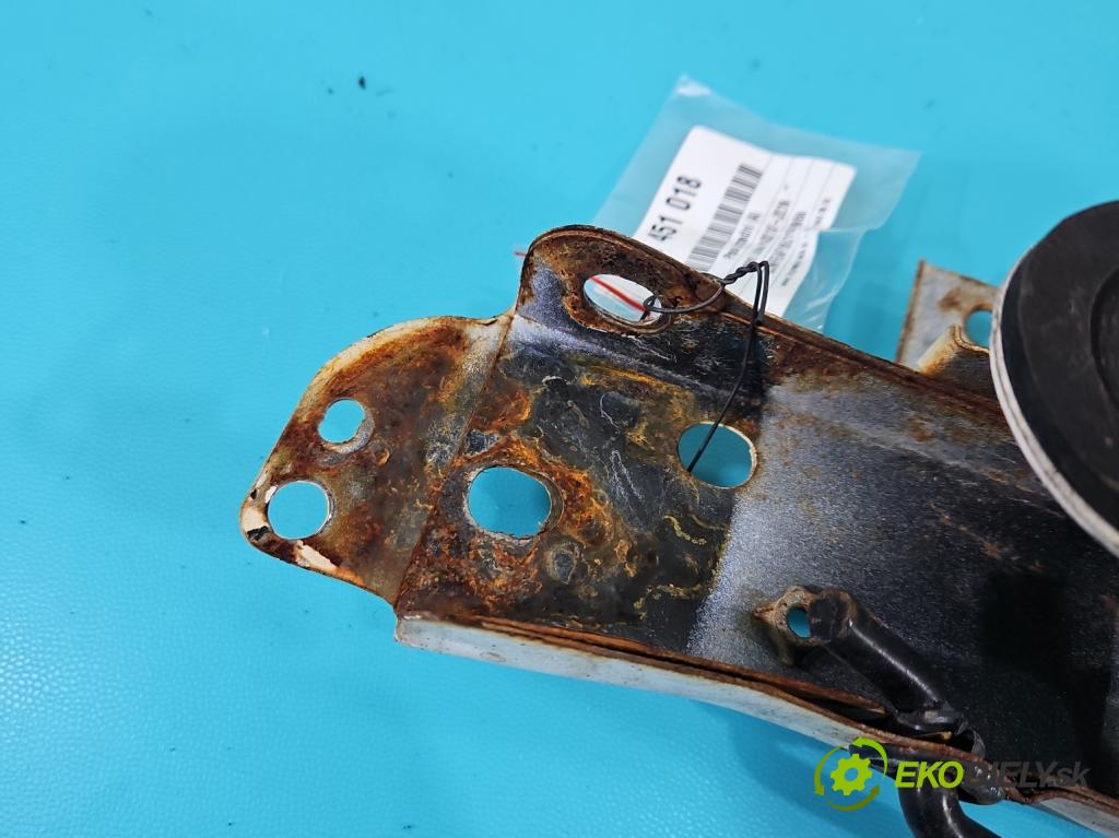 Nissan Juke I 2010-2019 1.2 T 116 hp manual 85 kW 1197 cm3 5- stěna přední  (Výztuhy přední)