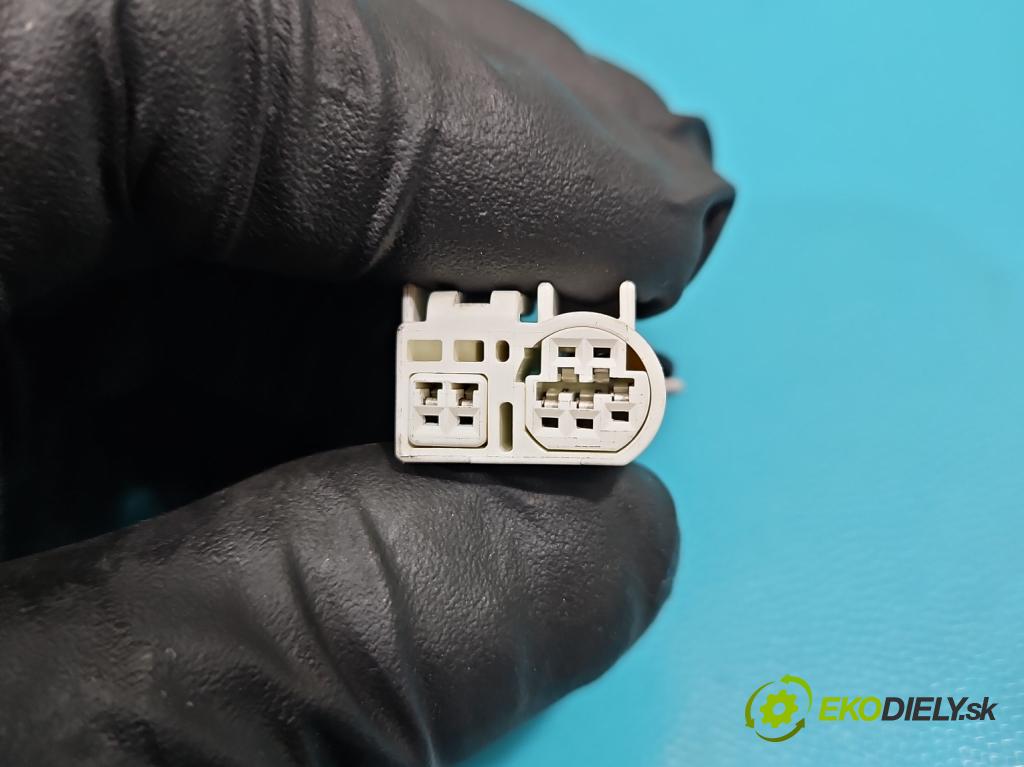 Toyota Corolla E21 2019- 1.8 16V 98 HP automatic 72 kW 1798 cm3 4- zrkadlo ľavé  (Kľučka dverí ostatné)