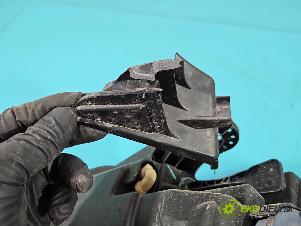 Dacia Sandero III 2020- 1.0 Tce 91 KM manual 67 kW 999 cm3 5- Reflektor: pravý 260104363R (Svetlo predné pravé)