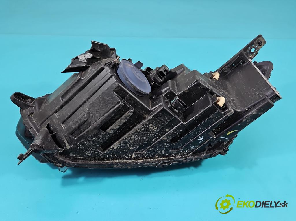 Dacia Sandero III 2020- 1.0 Tce 91 KM manual 67 kW 999 cm3 5- Reflektor: pravý 260104363R (Svetlo predné pravé)