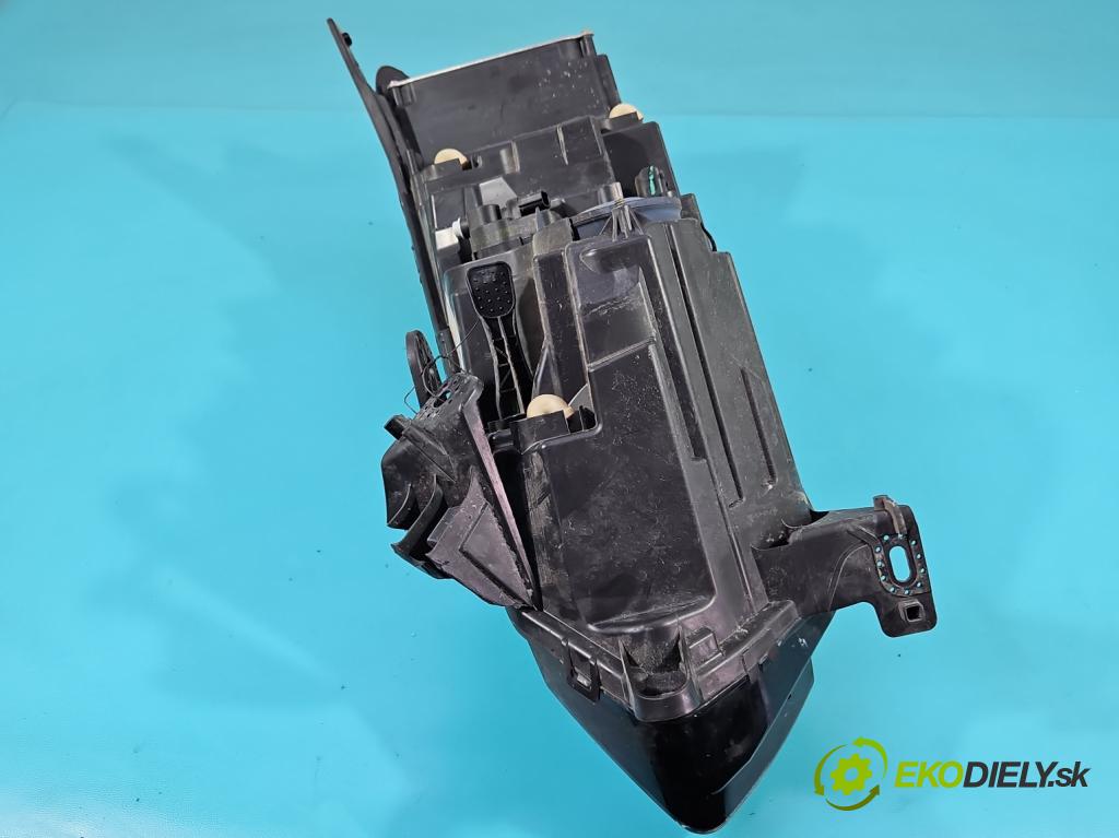 Dacia Sandero III 2020- 1.0 Tce 91 KM manual 67 kW 999 cm3 5- Reflektor: pravý 260104363R (Svetlo predné pravé)