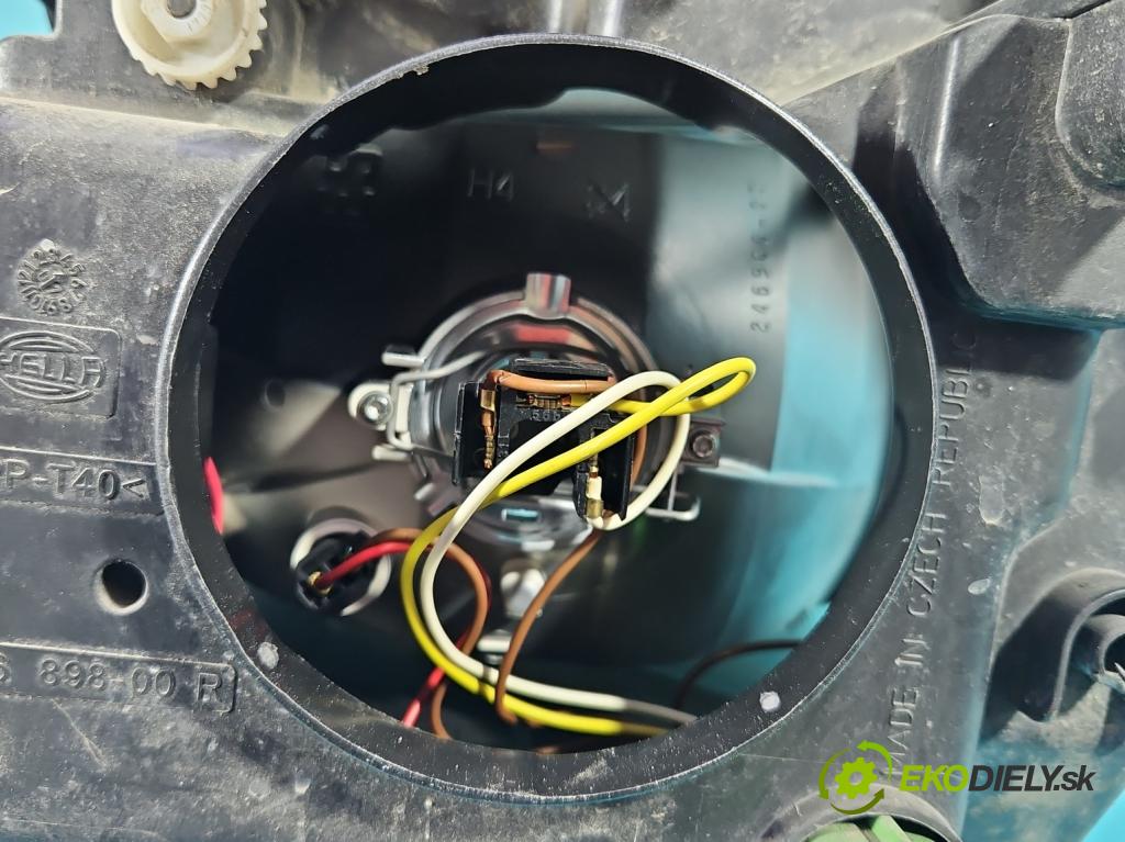 Ford Fusion 1.4 16V 80 HP manual 59 kW 1388 cm3 5- Reflektor: pravý  (Svetlo predné pravé)