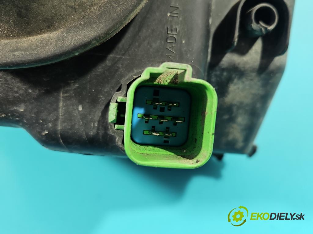 Ford Fusion 1.4 16V 80 HP manual 59 kW 1388 cm3 5- Reflektor: pravý  (Svetlo predné pravé)