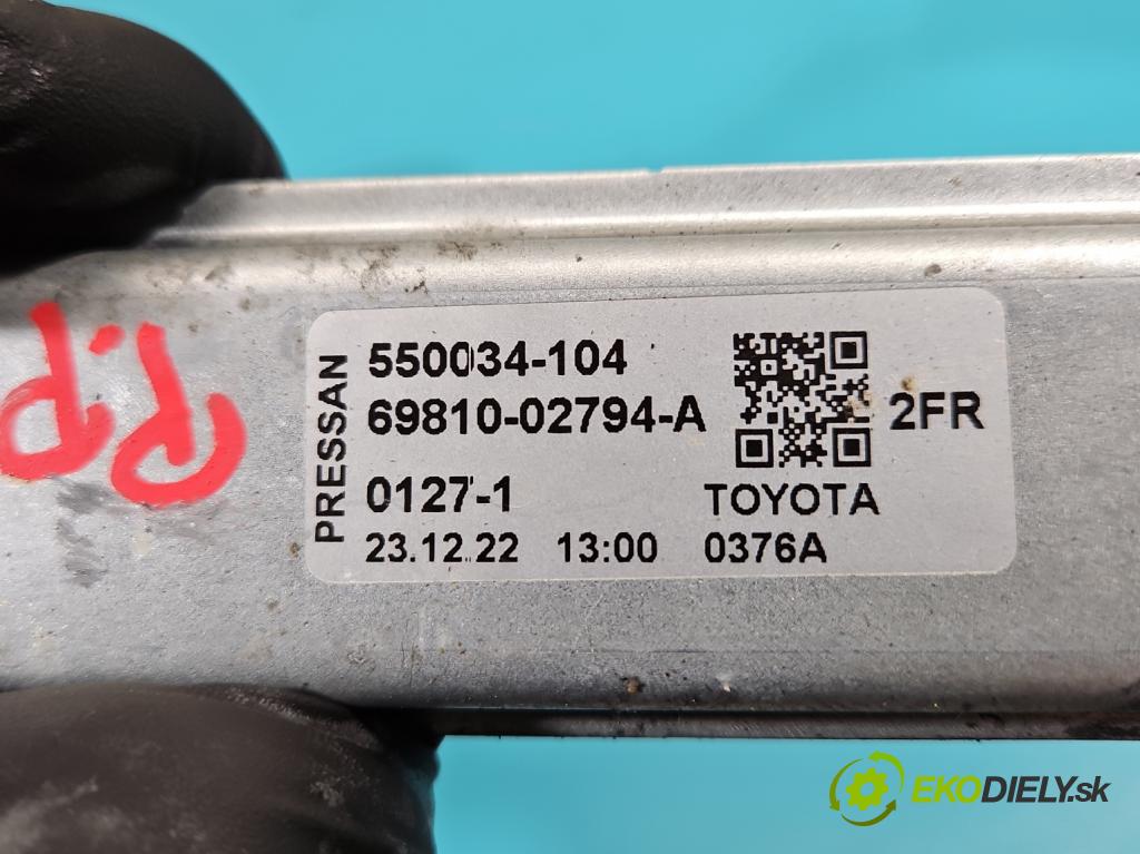 Toyota Corolla E21 2019- 1.8 16V 98 hp automatic 72 kW 1798 cm3 4- mechanismus stahování přední pravý