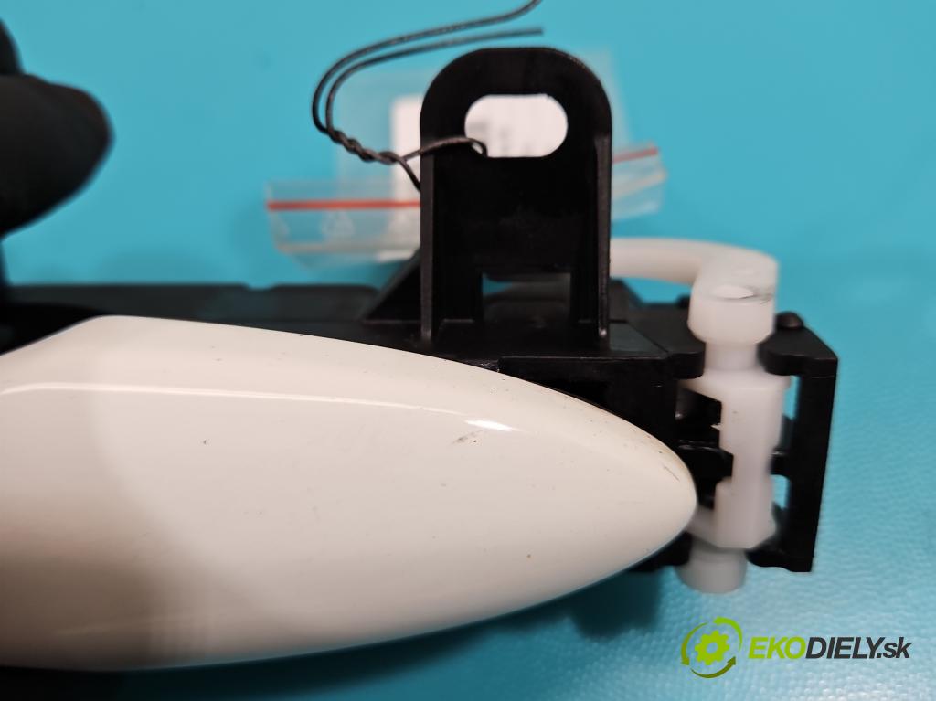 Toyota Corolla E21 2019- 1.8 16V 98 HP automatic 72 kW 1798 cm3 4- rukoväť predné ľavé mimo:  (Kľučka dverí vonkajšia predná ľavá)