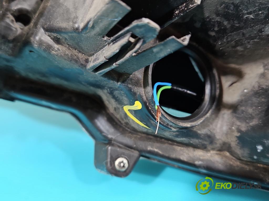 Toyota Corolla E21 2019- 1.8 16V 98 HP automatic 72 kW 1798 cm3 4- Reflektor: pravý  (Svetlo predné pravé)