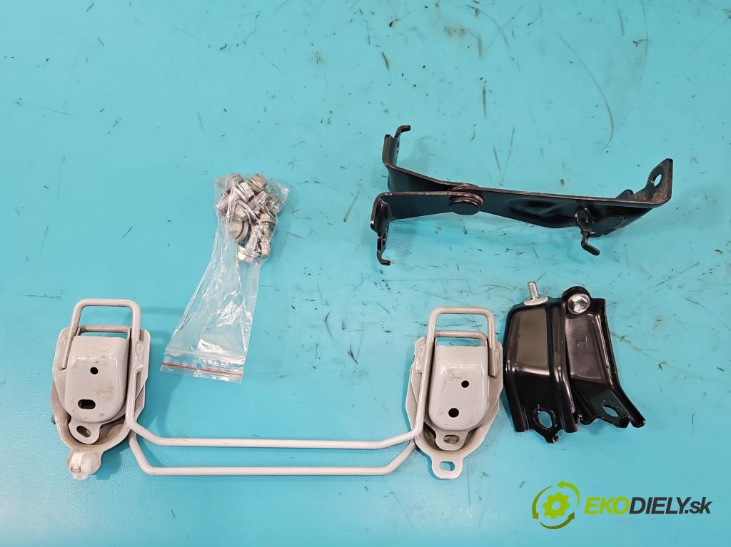 Toyota Corolla E21 2019- 1.8 16V 98 hp automatic 72 kW 1798 cm3 4- Pohovka: zadní  (Sedačky, sedadla)